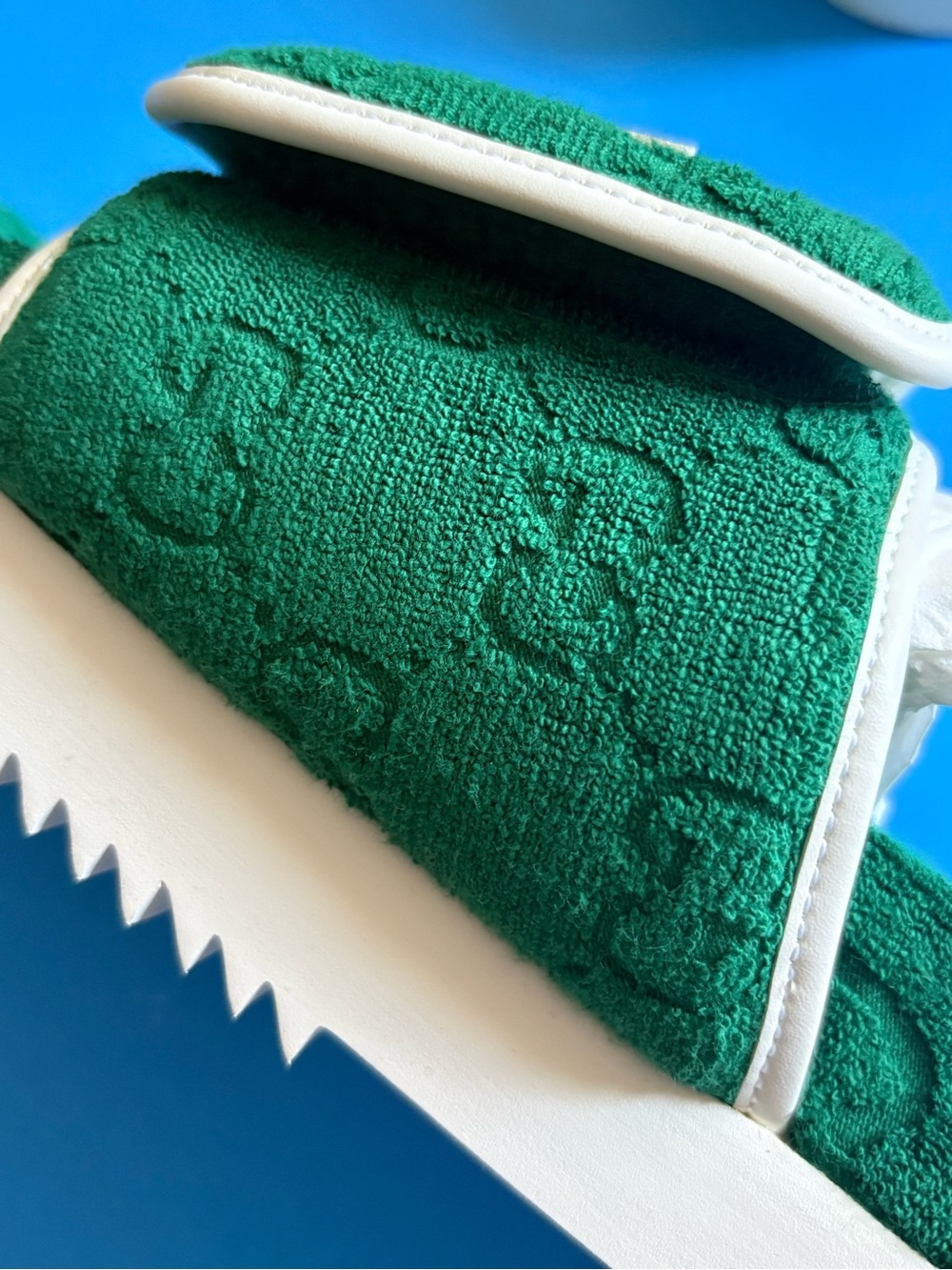 💟 Men’s Gucci x Adidas Green Suede Slide Sandals with White Trim size 9 - Picture 8 of 8